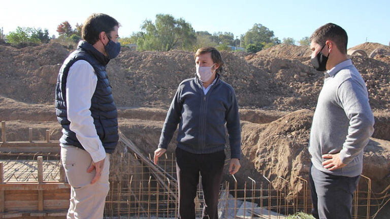 Jaime Mendez Junto Al Equipo De Obras Supervisando El Conducto De Pardo Y Defensa 768x432