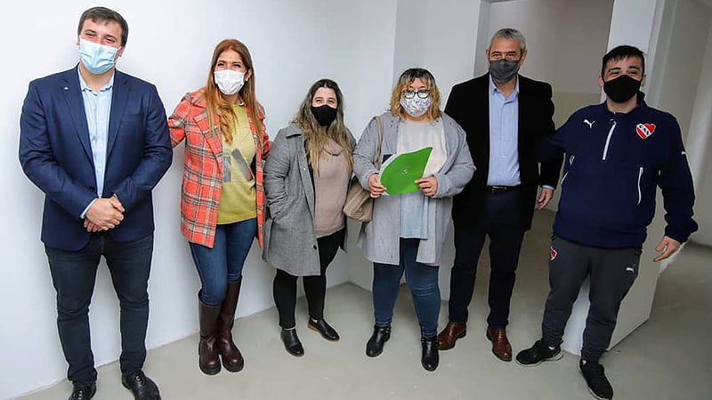 El ministro Ferraresi entregó viviendas en Avellaneda E3d7aK7XwAw HpQ