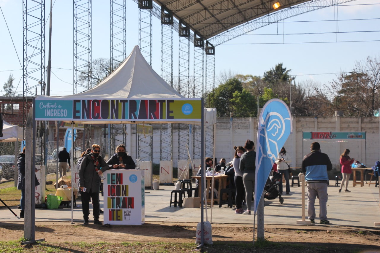 San Miguel lanzó "Encontrarte", un programa de acompañamiento escolar en el marco de la pandemia Operativo De Encontrarte En Plaza Del CIC De Barrio Mitre