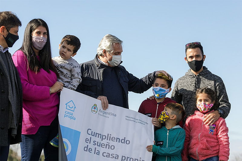 El presidente anunció una inversión millonaria en obras para urbanizar lotes y en créditos para construir la primera casa en esos terrenos Sin Titulo 4 1