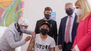 En Florencio Varela, el presidente anunció la segunda etapa del programa de becas universitarias y visitó un vacunatorio ECO 7485 300x169