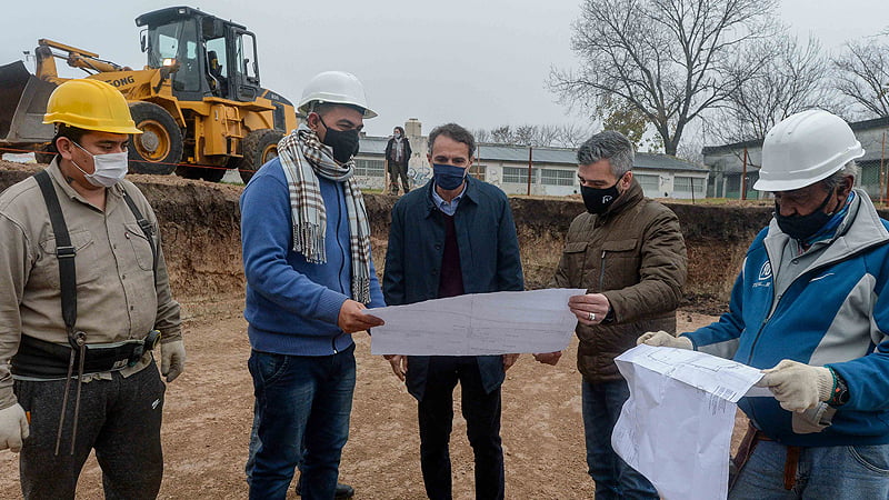 Zabaleta y Katopodis recorrieron la obra del nuevo polideportivo de Villa Tesei Zabaleta Y Katopodis Recorrieron La Obra Del Nuevo Polideportivo De Villa Tesei 1