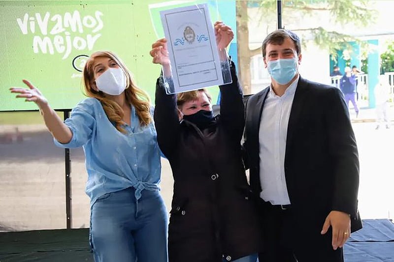 Se entregaron escrituras del programa "Mi escritura, mi casa" en Avellaneda FAnuQ JWQAohrtW