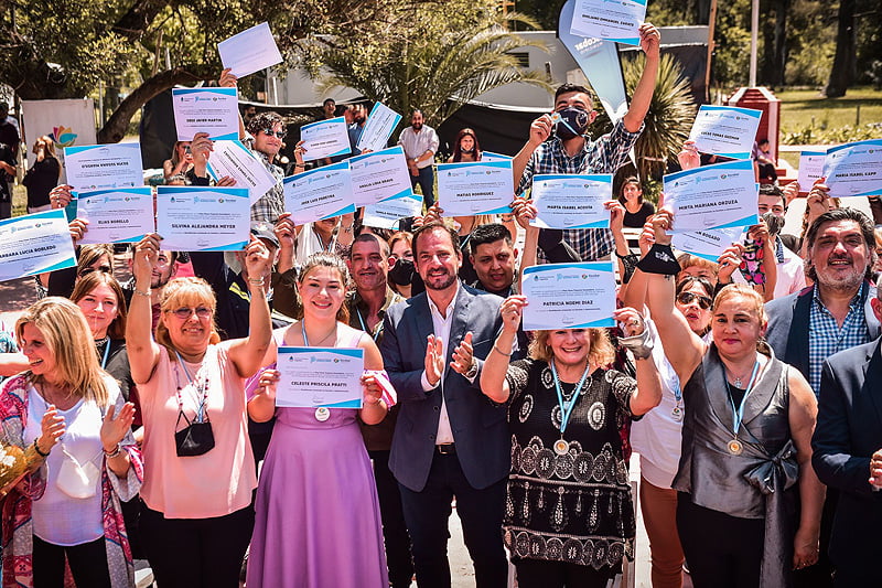 Sujarchuk participó del acto de egresados de los trabajadores municipales que finalizaron sus estudios a través del plan Fines Entrega2