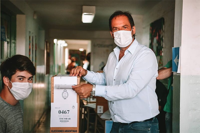 Ariel Sujarchuk votó en la Escuela 29 del barrio San Luis Sin Titulo 23