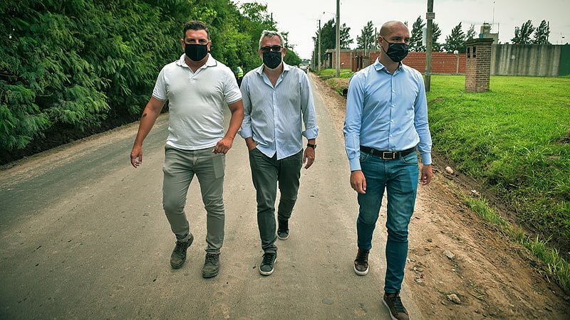 Ramil recorrió obras viales en Belén y Maschwitz, y supervisó la instalación de paradas seguras en Garín Del Caballito Blanco