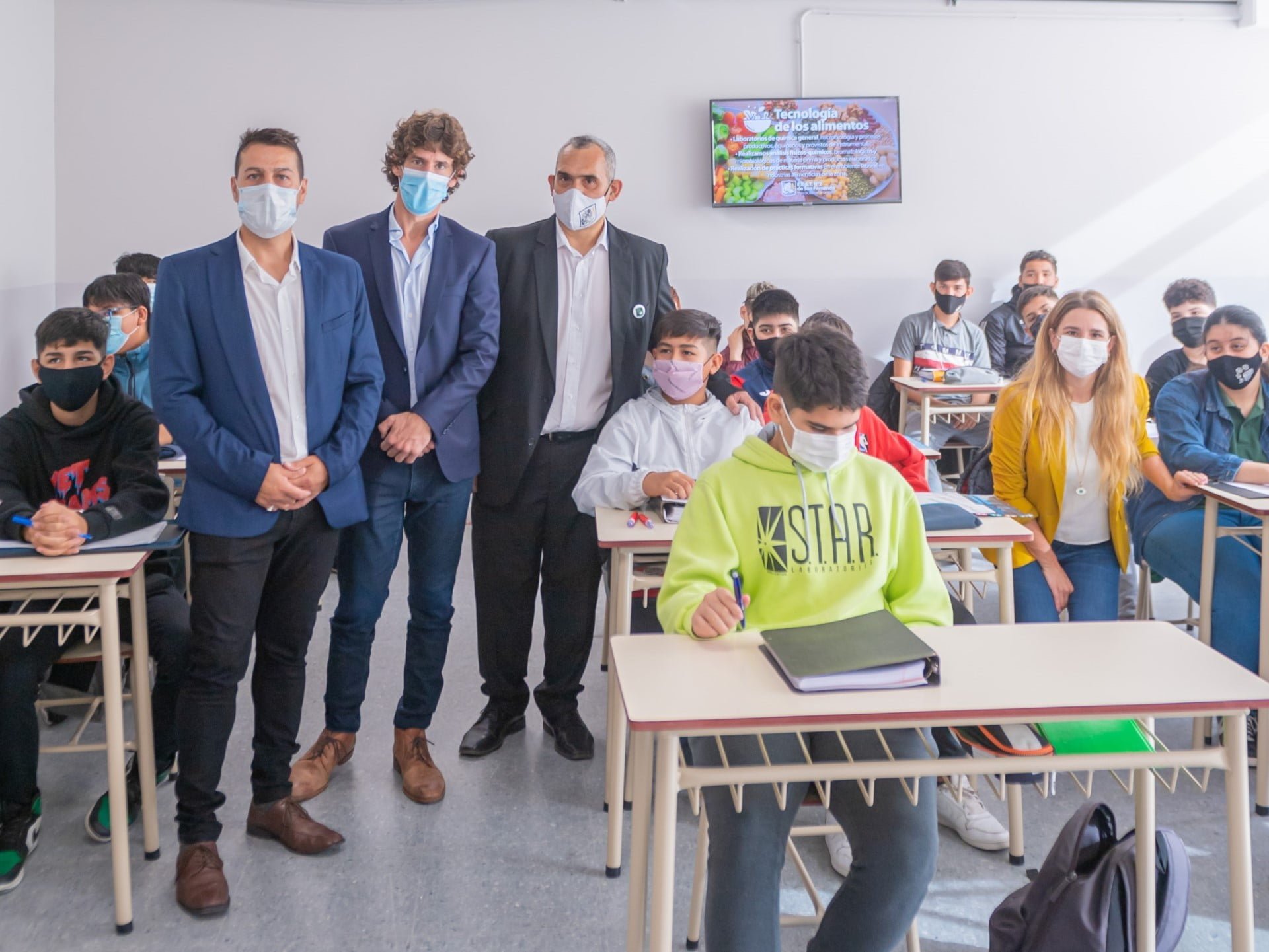 Juan Andreotti inauguró la renovada Escuela Secundaria Técnica 2 3 3