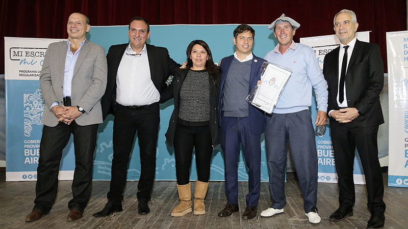 Kicillof encabezó la entrega de escrituras gratuitas para familias de Arrecifes ABL0217 2 1