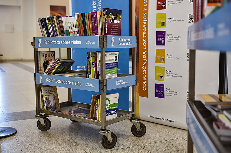 Ahora, en los trenes de larga distancia habrá libros para leer o descargar durante el viaje Biblio
