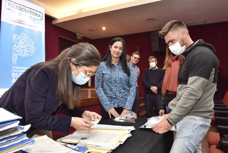 Más familias malvinenses ya están cerca de tener su escritura definitiva IMG 20220614 WA0083