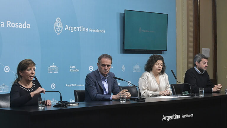 CERRUTI CONF PRENSA GABINETE SQ JGM7047 768x432