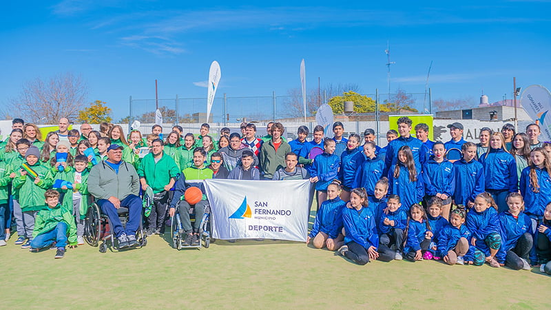 Juan Andreotti entregó indumentaria más de 200 deportistas federados de los polideportivos de San Fernando 4