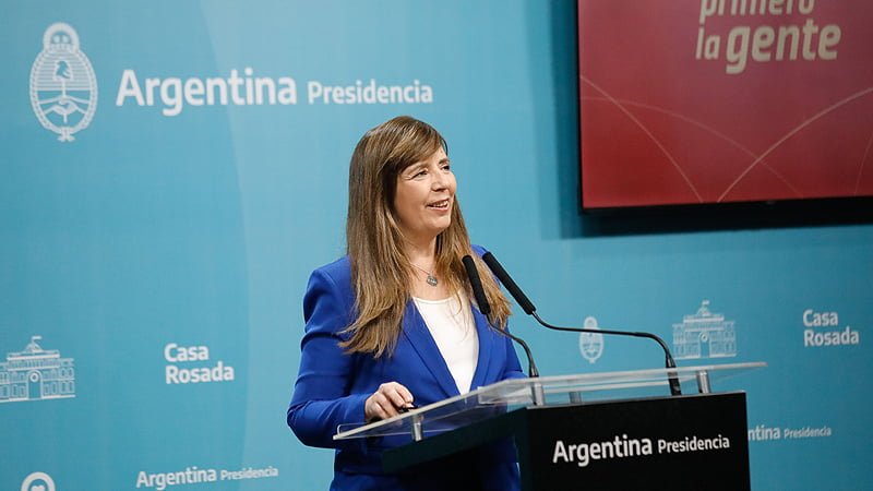 Cerruti adelantó detalles del decreto del gobierno que transformará planes sociales en trabajo genuino DF 0550