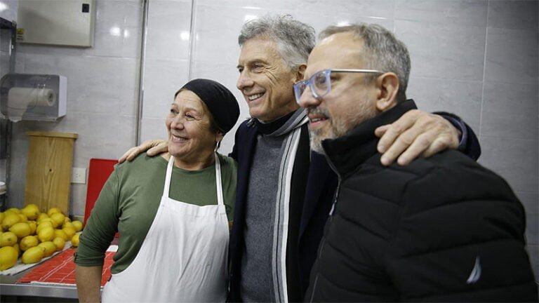 Mauricio Macri visitó comercios y caminó junto a Valenzuela en medio de una marea de gente en Tres de Febrero Sin Titulo 9 3 768x432