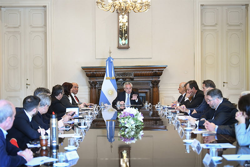 El presidente encabezó una reunión de gabinete con eje en el apoyo a la población más vulnerable y la creación de empleo Sin Titulo 6 4