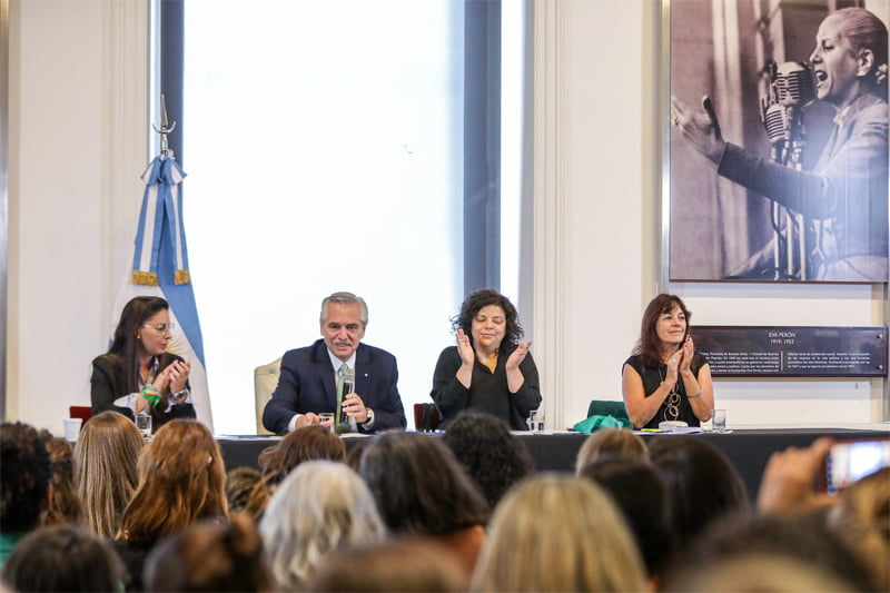 Alberto Fernández: "Esta ley es un logro colectivo, resultado de un cambio de cultura y de una lucha enorme que las mujeres llevaron durante años" Sin Titulo 3 11