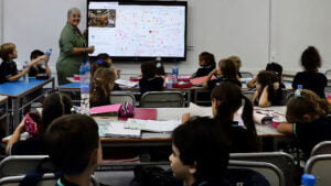 Nueva Escuela 2 1 300x169