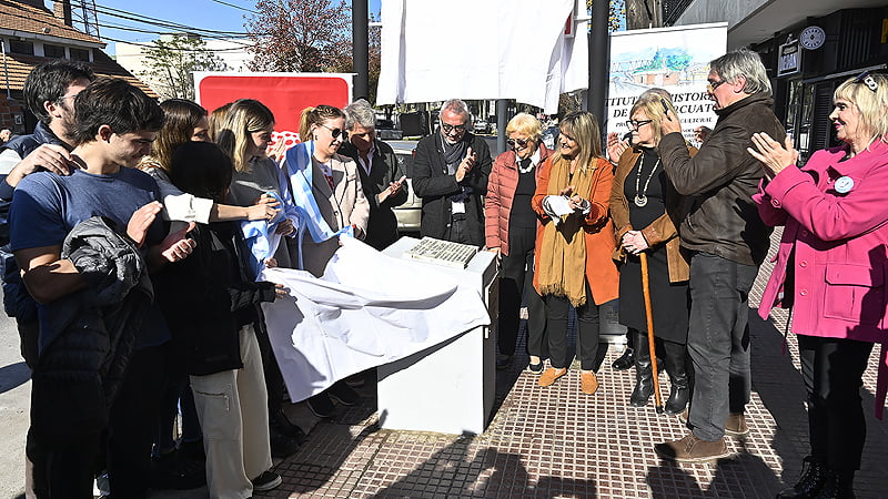 Julio Zamora homenajeó a Teófilo Arricau, el primer poblador de Don Torcuato 2f565b3300b067dba7366f0890810686d2cf394f77038b456ea2d381e82f1e09
