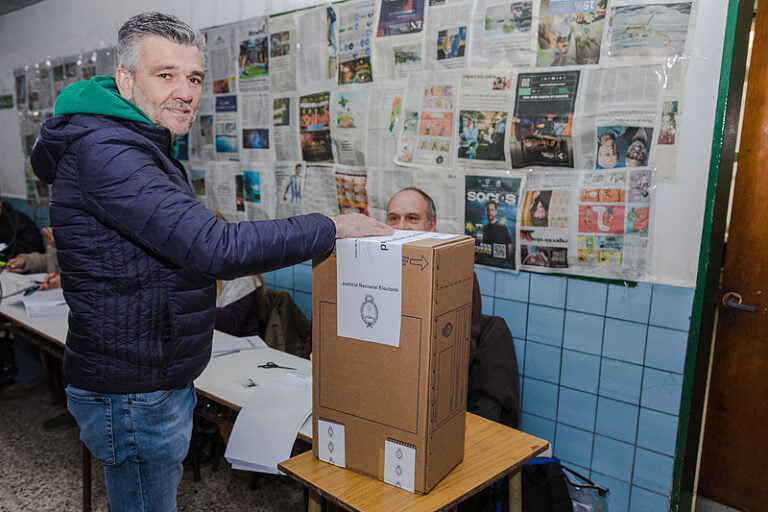 Zabaleta Votó Temprano Y Celebró Los 40 Años De Democracia Para Hurlingham Y El País