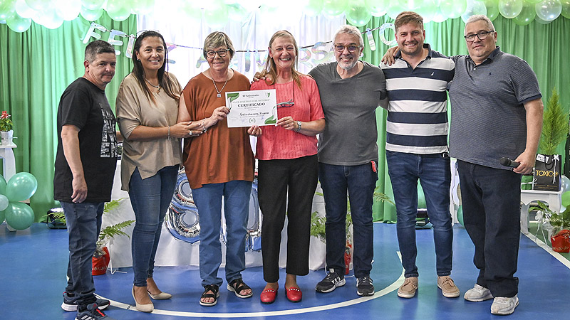 Julio Zamora compartió con la comunidad de Benavídez el 80 aniversario del Club Atlético 12 de Octubre Y4WdZhf0l VQ