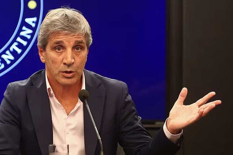 Otra “amenaza” a los legisladores: Caputo dijo que si la ley ómnibus no es aprobada en el Congreso "habrá medidas más duras" Sin Titulo 5 1