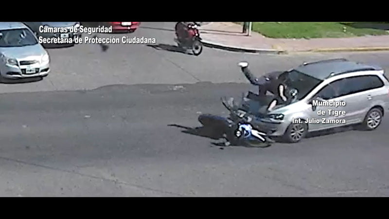 El Sistema de Protección Ciudadana de Tigre brindó asistencia tras un accidente entre un auto y una moto FMSvRqdTL43W