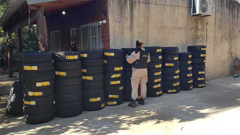 Prefectura secuestró un cargamento de neumáticos contrabandeados en Campana Sin Titulo 5 9