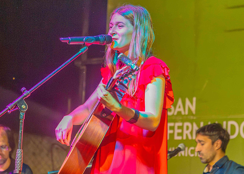 Maggie Cullen y otros artistas pasaron por la “Misa del folklorista” realizada en San Fernando 1 Misa Folklorista Maggie Cullen San Fernando