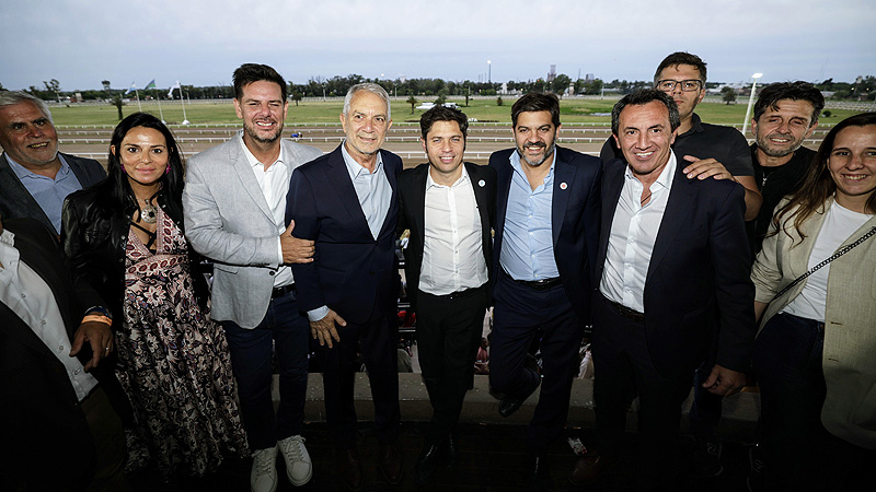 Kicillof y Alak asistieron al Gran Premio Internacional Dardo Rocha, en el Hipódromo de La Plata 77A59292