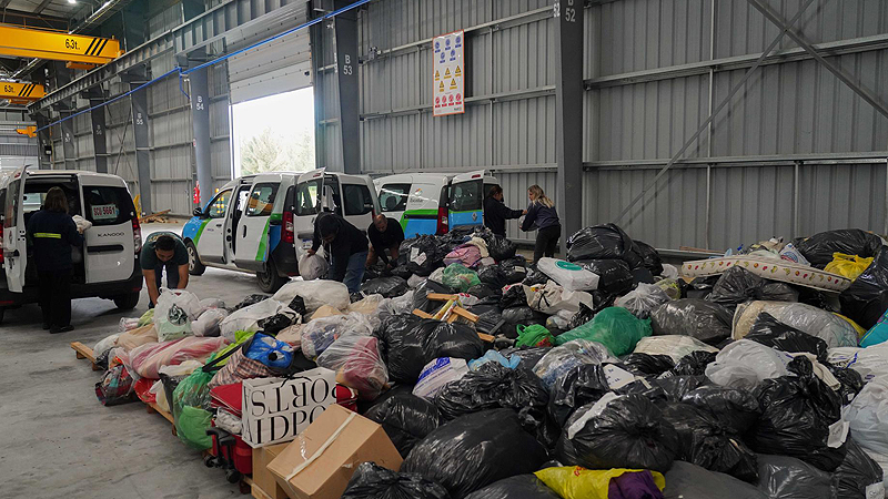 La campaña “Todos por Bahía Blanca” ya juntó dos toneladas de donaciones en los polideportivos de Escobar Dsc03401