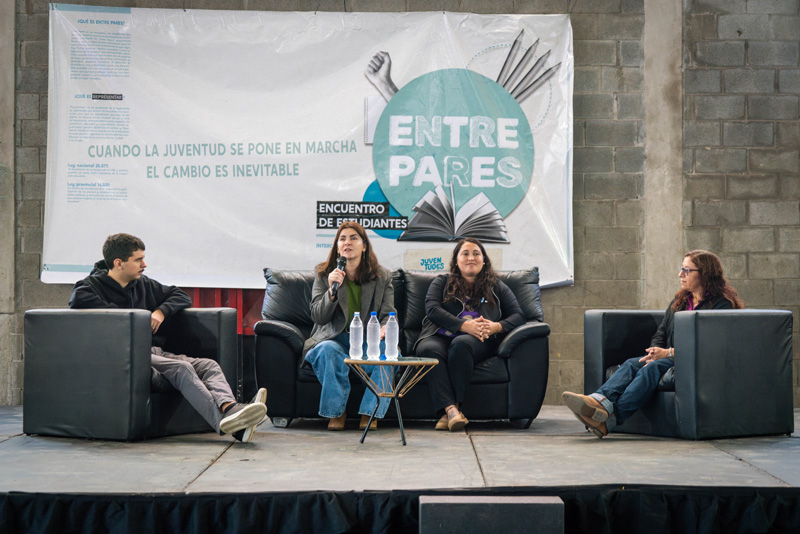 "Entre pares": Jóvenes de Moreno debatieron sobre política, derechos y futuro ENCUENTRO ENTRE PARES 28