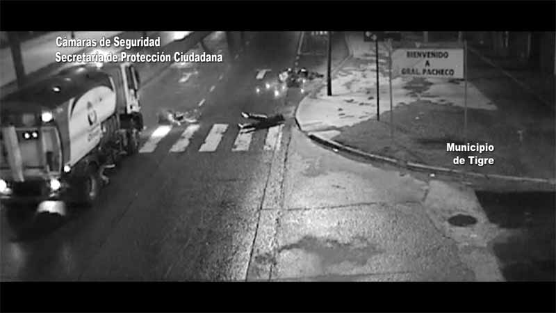 Fuerte impacto de una moto contra un ciclista que cruzó de manera imprudente: Ambos se encuentran fuera de peligro Sin Titulo 21