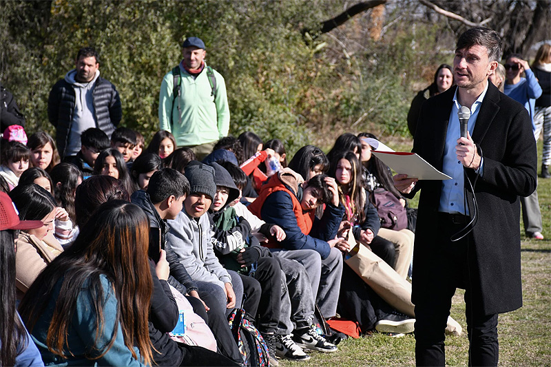 Cerca de 600 estudiantes de Morón realizaron la promesa del “Compromiso ambiental” Sin Titulo 3 11