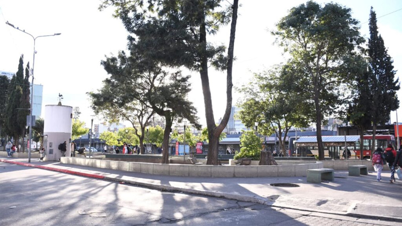 Morón: El Municipio llevó adelante la puesta en valor de la Plaza La Roche Sin Titulo 7 8
