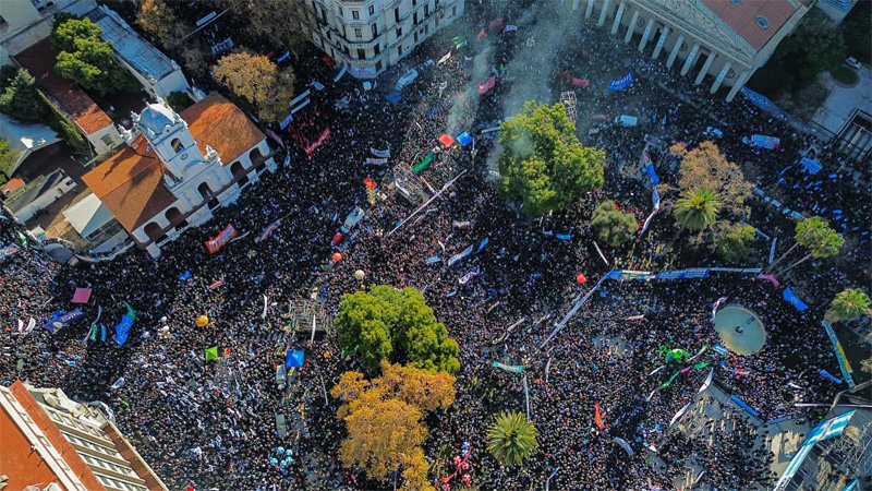 Multitudinaria marcha en Plaza de Mayo: El peronismo se movilizó en apoyo a Cristina Sin Titulo 8 5