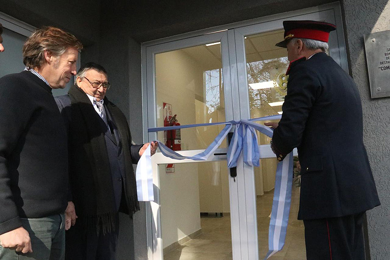 San Miguel: Se inauguró el nuevo cuartel de Bomberos en Bella Vista Jaime Mendez Junto A Autoridades Del Nuevo Cuartel De Bomberos