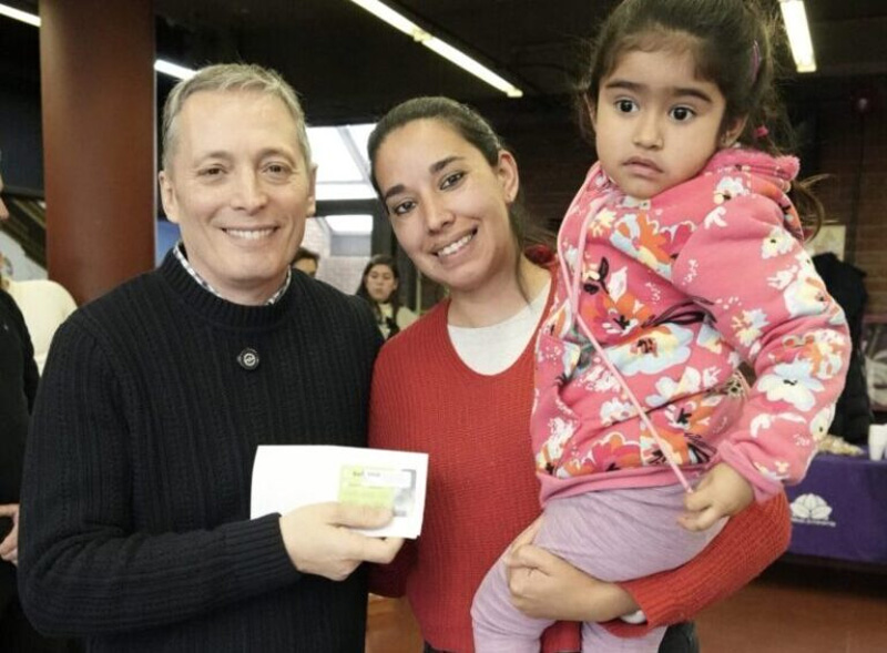 Fernando Gray entregó 73 tarjetas del plan "Más vida" a vecinos de Esteban Echeverría Sin Titulo 7 9