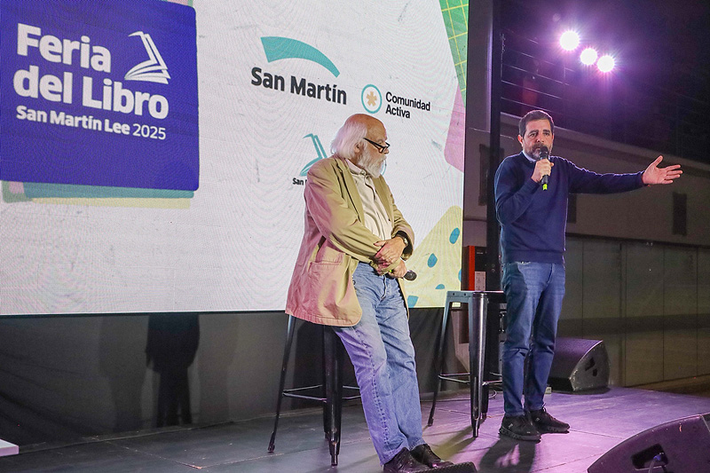 Fernando Moreira inauguró la cuarta edición de la Feria del Libro de San Martín fernando moreira inauguró la 4° edición de la feria del libro san martín lee con juan sasturain