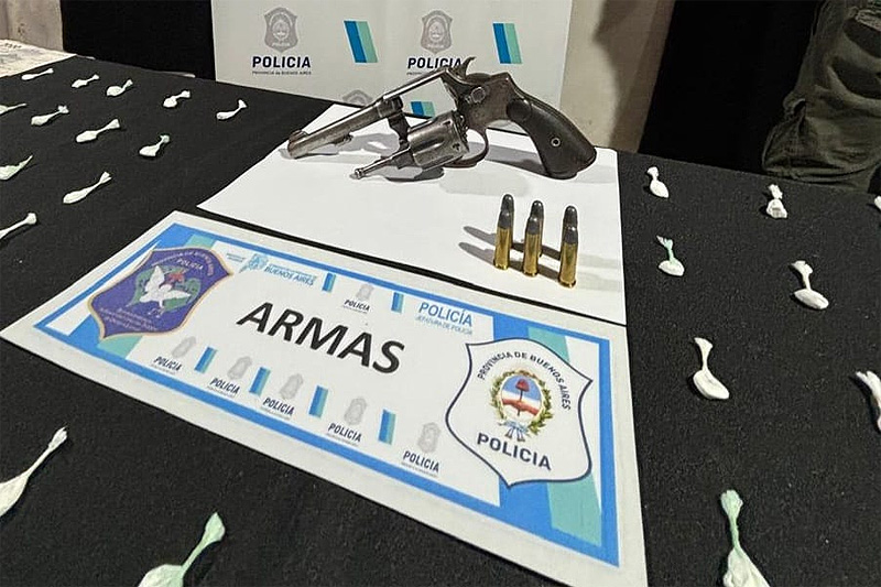 Allanamiento en la ciudad de Grand Bourg: Cinco aprehendidos por drogas y tenencia de armas sin título 13