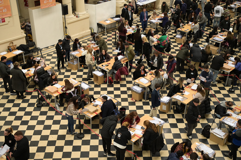 Comenzó el escrutinio definitivo de las elecciones bonaerenses foto n°6