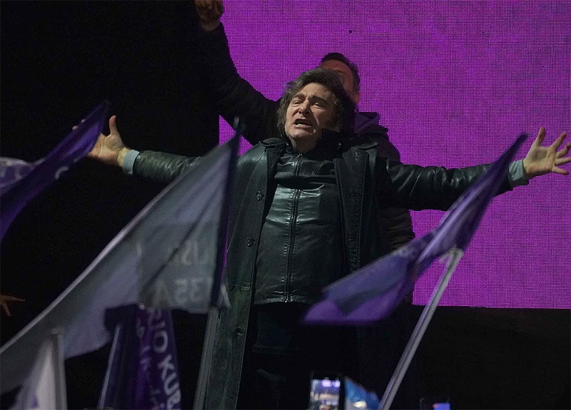 En el cierre de campaña libertario, Milei rechazó las “operetas”, defendió a su hermana y habló de un “empate técnico” electoral sin título 1