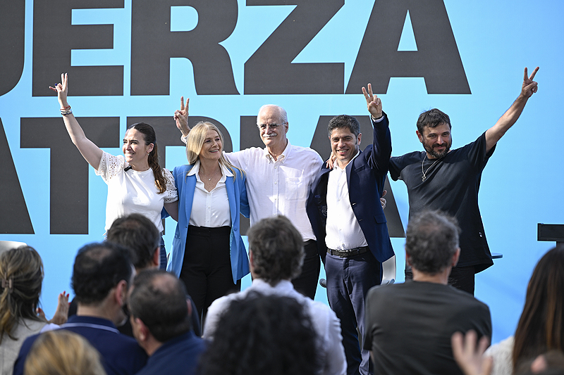 Kicillof cerró la campaña de Fuerza Patria en San Martín: "Este domingo el pueblo bonaerense va a volver a votar en defensa propia" don4432