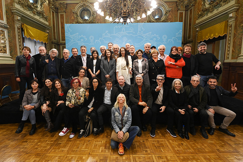 Kicillof se reunió con artistas y referentes de la cultura dsc 8152