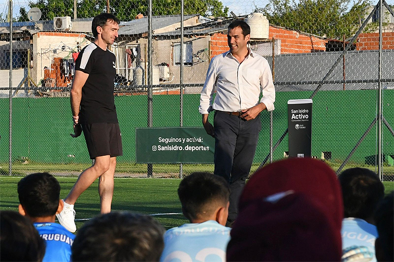 San Isidro abrió una Escuela Municipal de Arqueros, para promocionar el deporte entre los más chicos sin título 10