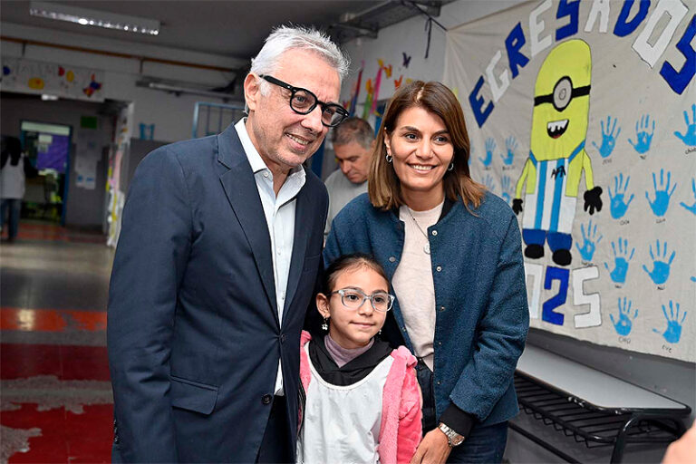 Zamora encabezó una nueva entrega de anteojos del programa “Para verte mejor” sin título 14