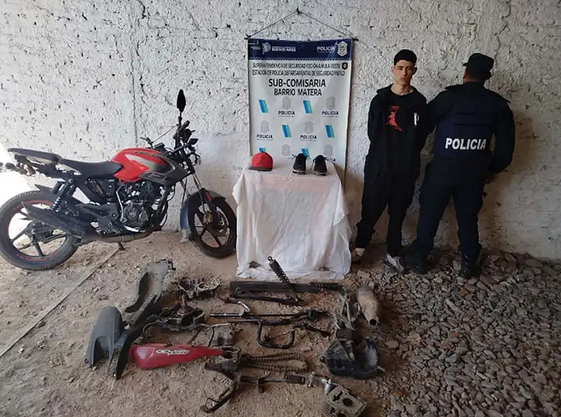 Robó una moto de alta cilindrada y fue detenido gracias a las cámaras de seguridad de Merlo: Estaba prófugo de la Justicia sin título 4