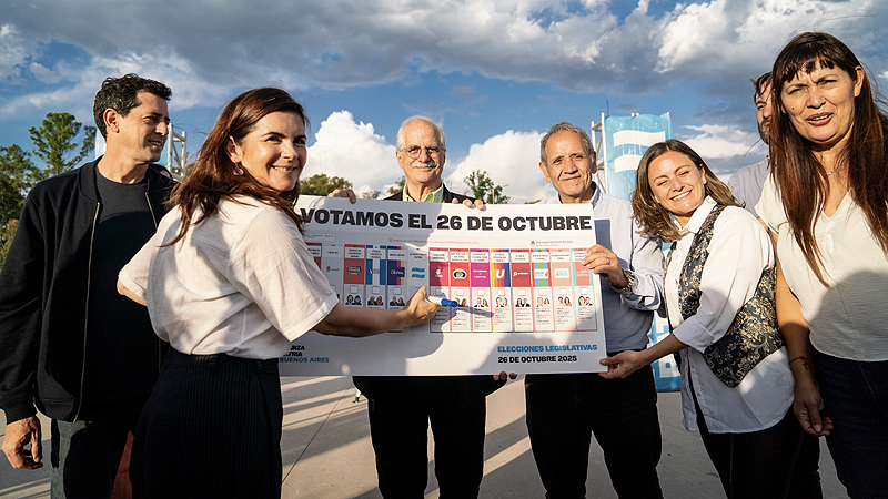 Mariel Fernández y Jorge Taiana cerraron la campaña de Fuerza Patria en Moreno cierre de campaña 12