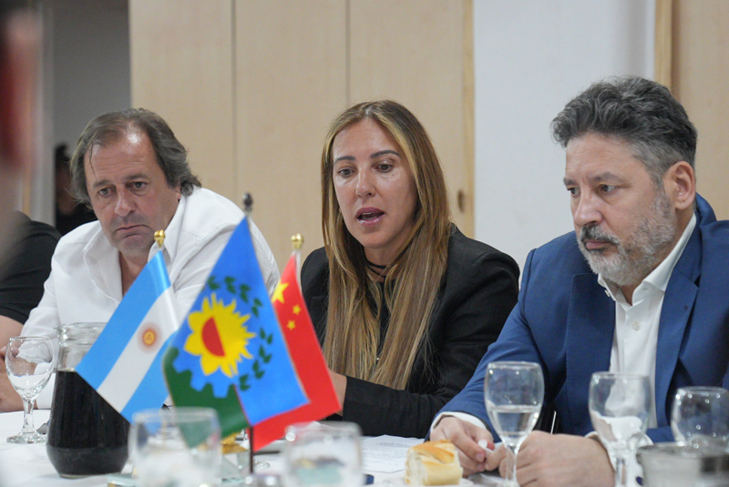 foto gustavo menéndez junto a la uim