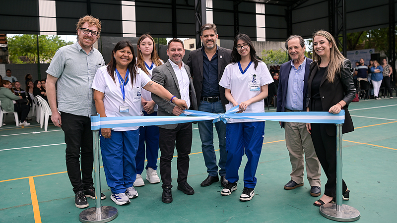 El ministro Bianco y el intendente Descalzo inauguraron un espacio deportivo y recreativo en Ituzaingó foto n°1