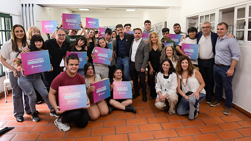 El ministro Bianco y el intendente Descalzo inauguraron un espacio deportivo y recreativo en Ituzaingó foto n°8